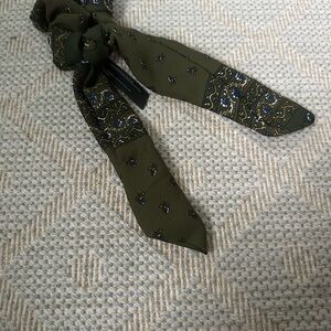 NWT Green Patterned Women's Scrunchie Scarf